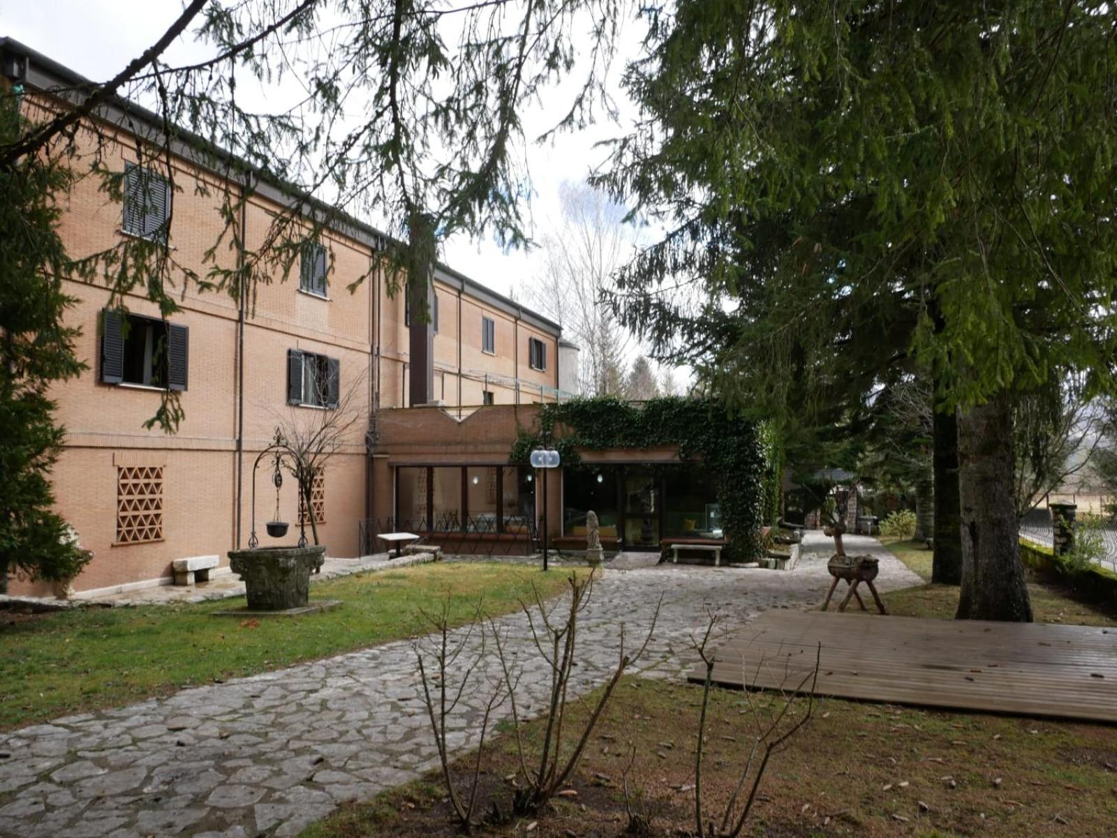 LH Albergo Il Picchio Pescasseroli Esterno foto