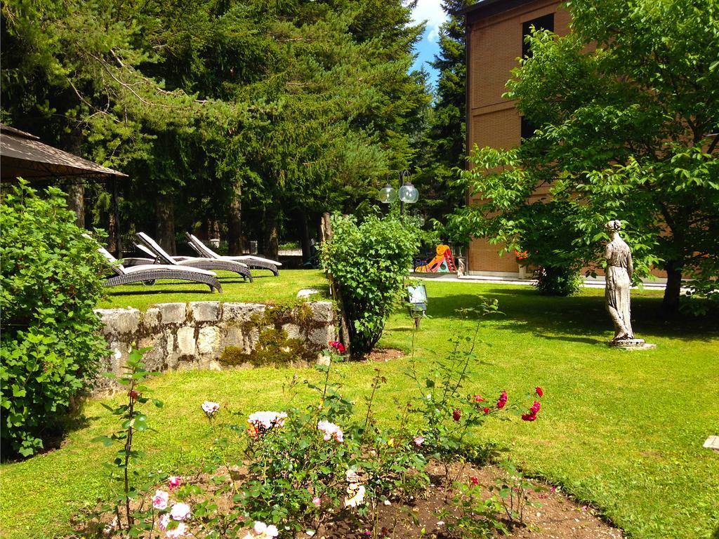 LH Albergo Il Picchio Pescasseroli Esterno foto