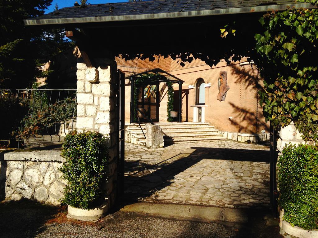 LH Albergo Il Picchio Pescasseroli Esterno foto