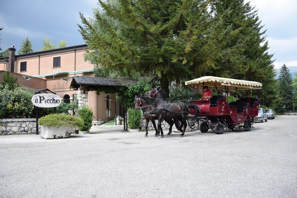 LH Albergo Il Picchio Pescasseroli Esterno foto