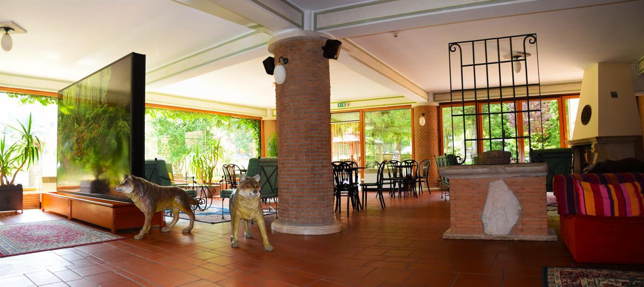 LH Albergo Il Picchio Pescasseroli Esterno foto