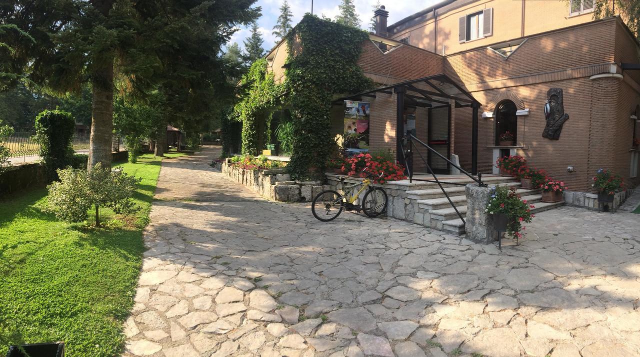 LH Albergo Il Picchio Pescasseroli Esterno foto