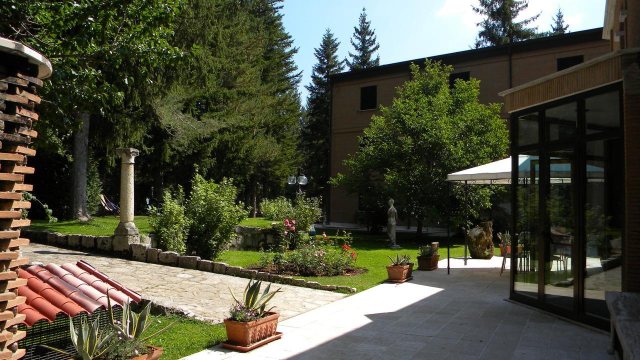 LH Albergo Il Picchio Pescasseroli Esterno foto