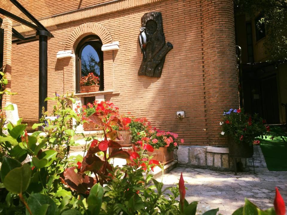 LH Albergo Il Picchio Pescasseroli Esterno foto